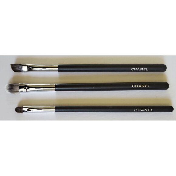 Set of 3 Chanel Makeup Brushes - velvet brush sleeves, drawstring bag - Picture 8 of 14